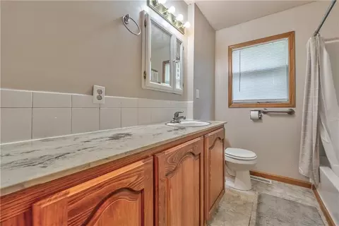 Bath - 1627 E Glenn Dr, Lawrence, KS 66044 photo 1 of 4
