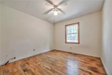 Bedroom - 1627 E Glenn Dr, Lawrence, KS 66044 photo 2 of 6