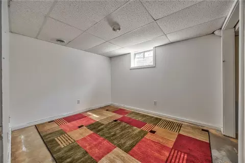 Bedroom - 1627 E Glenn Dr, Lawrence, KS 66044 photo 5 of 6