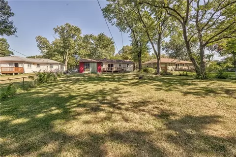 Exterior - 1627 E Glenn Dr, Lawrence, KS 66044 photo 7 of 9
