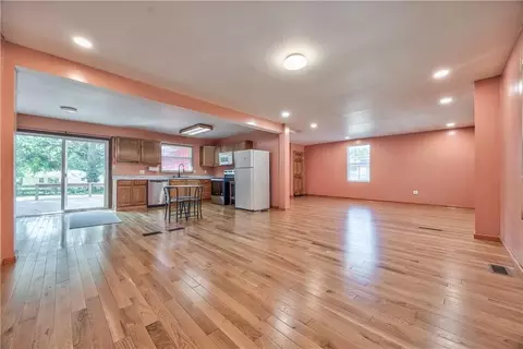 Living - 1627 E Glenn Dr, Lawrence, KS 66044 photo 2 of 5