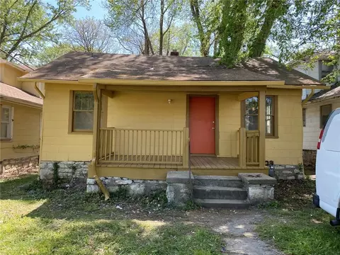 2209 E 59th St, Kansas City, MO 64130