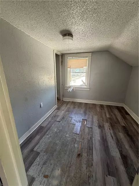 Bedroom - 10033 E Wilson Rd, Independence, MO 64053 photo 4 of 5