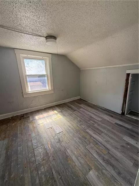 Bedroom - 10033 E Wilson Rd, Independence, MO 64053 photo 5 of 5
