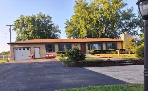 14017 Stillwell St, Bonner Springs, KS 66012