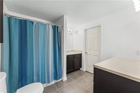 Bath - 2402 E 27th Ter, Lawrence, KS 66046 photo 4 of 4