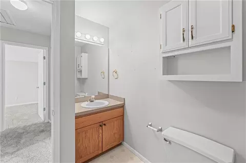 Bath - 2402 E 27th Ter, Lawrence, KS 66046 photo 3 of 4