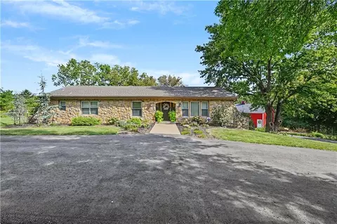 31470 W 89th St, De Soto, KS 66018