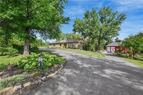 31470 W 89th St, De Soto, KS 66018