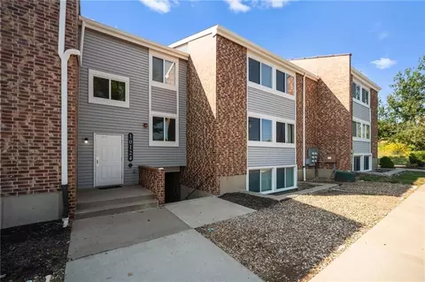 10124 W 96th St #F, Overland Park, KS 66212