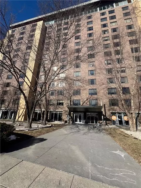 600 E 8th St #3M, Kansas City, MO 64106