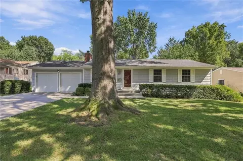 8703 Belleview Ave, Kansas City, MO 64114