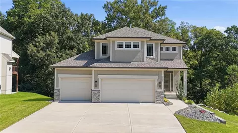 5805 Thousand Oaks Dr, Parkville, MO 64152