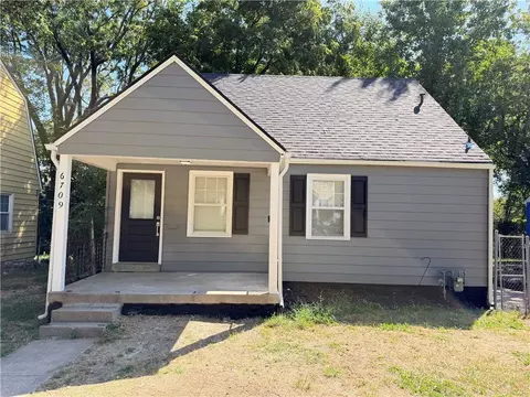 6709 Walrond Ave, Kansas City, MO 64132