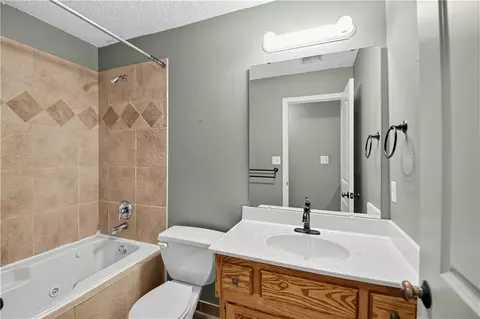 Bath - 228 SW Ascot Cir, Lees Summit, MO 64082 photo 2 of 3