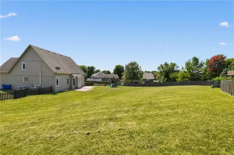Exterior - 228 SW Ascot Cir, Lees Summit, MO 64082 photo 2 of 6