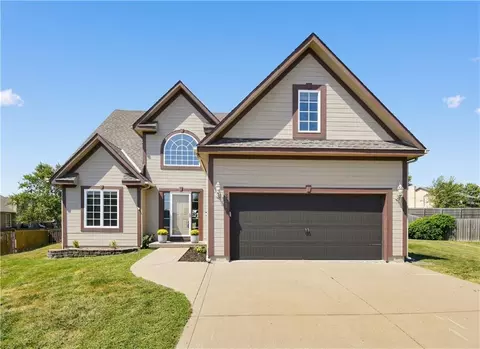 Exterior - 228 SW Ascot Cir, Lees Summit, MO 64082 photo 5 of 6