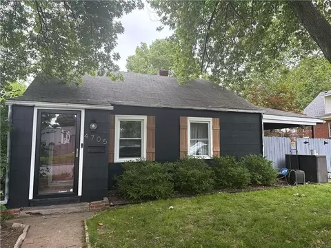 4705 Reinhardt Dr, Roeland Park, KS 66205