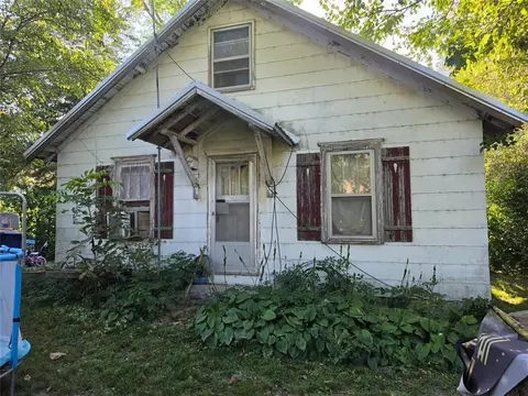 Exterior - 115 N Franklin St, Kingston, MO 64650 photo 2 of 15