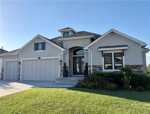 2818 NE 102nd St, Kansas City, MO 64155