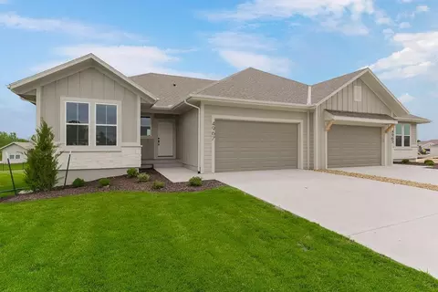 5008 146th St, Basehor, KS 66007