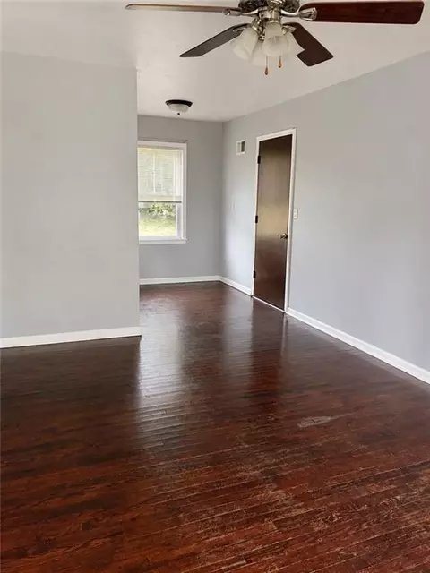 17000 E Sailsbury Rd, Independence, MO 64056 photo 3