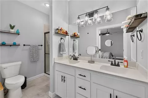 Bath - 23507 E 11th St, Independence, MO 64056 photo 2 of 3