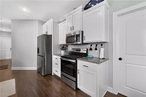Entry Way - 23507 E 11th St, Independence, MO 64056 photo 2 of 4