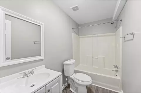 Bath - 307 E 165th St, Belton, MO 64012 photo 3 of 3