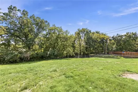 Exterior - 307 E 165th St, Belton, MO 64012 photo 7 of 10