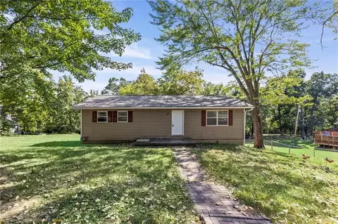 Exterior - 307 E 165th St, Belton, MO 64012 photo 2 of 10