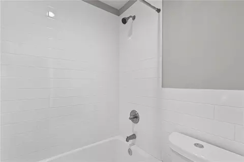 Bath - 307 E 165th St, Belton, MO 64012 photo 2 of 3