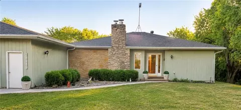 28140 Hospital Dr, Paola, KS 66071