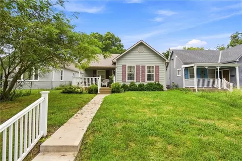 1209 High St, Leavenworth, KS 66048