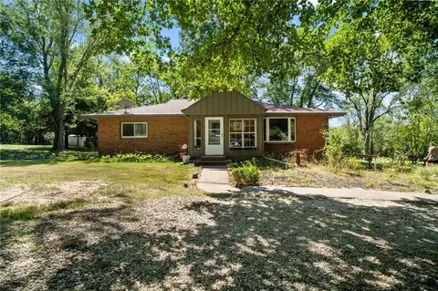 20269 Mclouth Rd, Tonganoxie, KS 66086