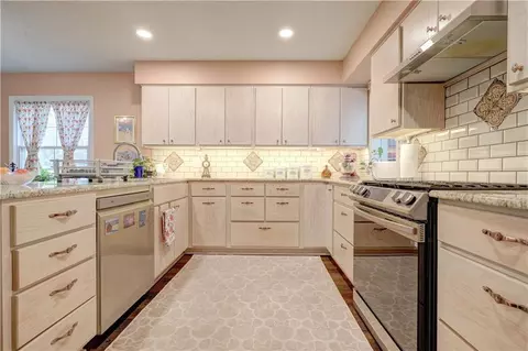 Kitchen - 3807 S Union St, Independence, MO 64055 photo 2 of 11