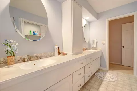 Bath - 3807 S Union St, Independence, MO 64055 photo 5 of 10
