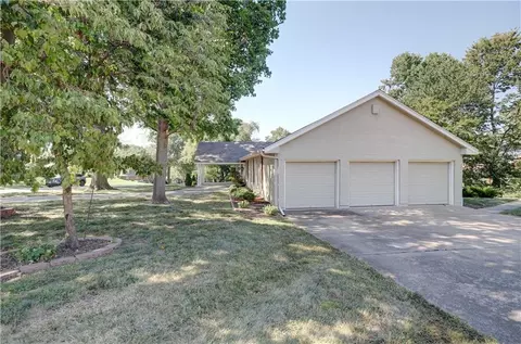 Exterior - 3807 S Union St, Independence, MO 64055 photo 4 of 13