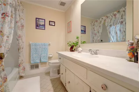 Bath - 3807 S Union St, Independence, MO 64055 photo 2 of 10