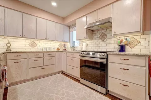 Kitchen - 3807 S Union St, Independence, MO 64055 photo 3 of 11
