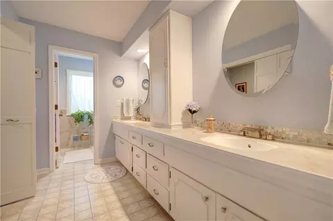 Bath - 3807 S Union St, Independence, MO 64055 photo 4 of 10