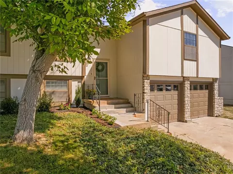 Exterior - 2116 E Mohawk Dr, Olathe, KS 66062 photo 10 of 10