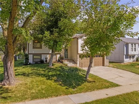Exterior - 2116 E Mohawk Dr, Olathe, KS 66062 photo 2 of 10