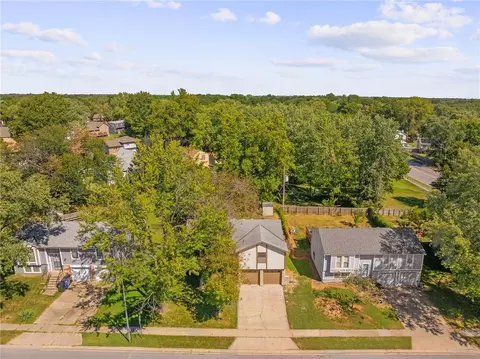 View/Area - 2116 E Mohawk Dr, Olathe, KS 66062 photo 2 of 2