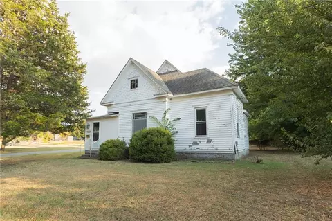 Exterior - 1027 E 6th St, Cherryvale, KS 67335 photo 2 of 6