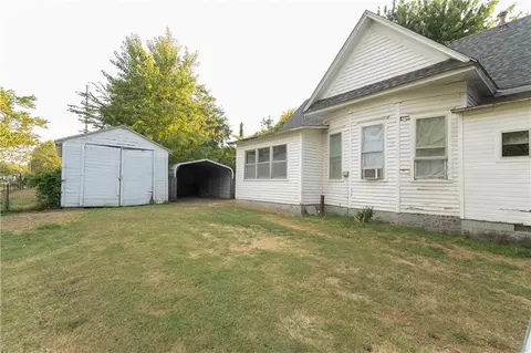 Exterior - 1027 E 6th St, Cherryvale, KS 67335 photo 3 of 6