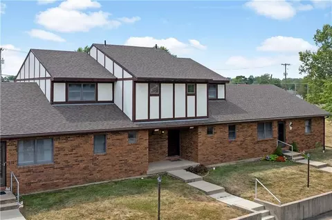 1104 Jeff Cir, Paola, KS 66071