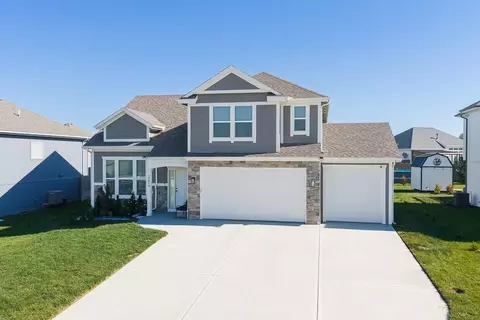 1681 N 156th St, Basehor, KS 66007