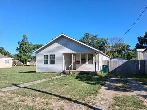 404 W 406 W Buffalo St, Girard, KS 66743