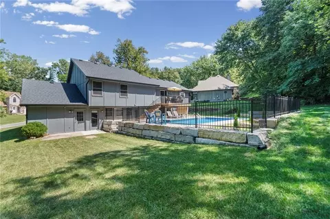 Exterior - 4511 NW Apache Dr, Riverside, MO 64150 photo 4 of 15